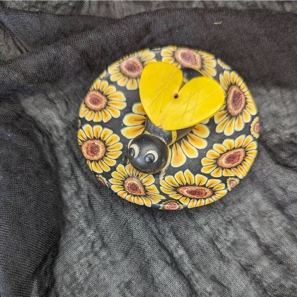 Poppytrail Ceramic 4 Set Plate Sunflower Bee Design - Picture 7 of 9